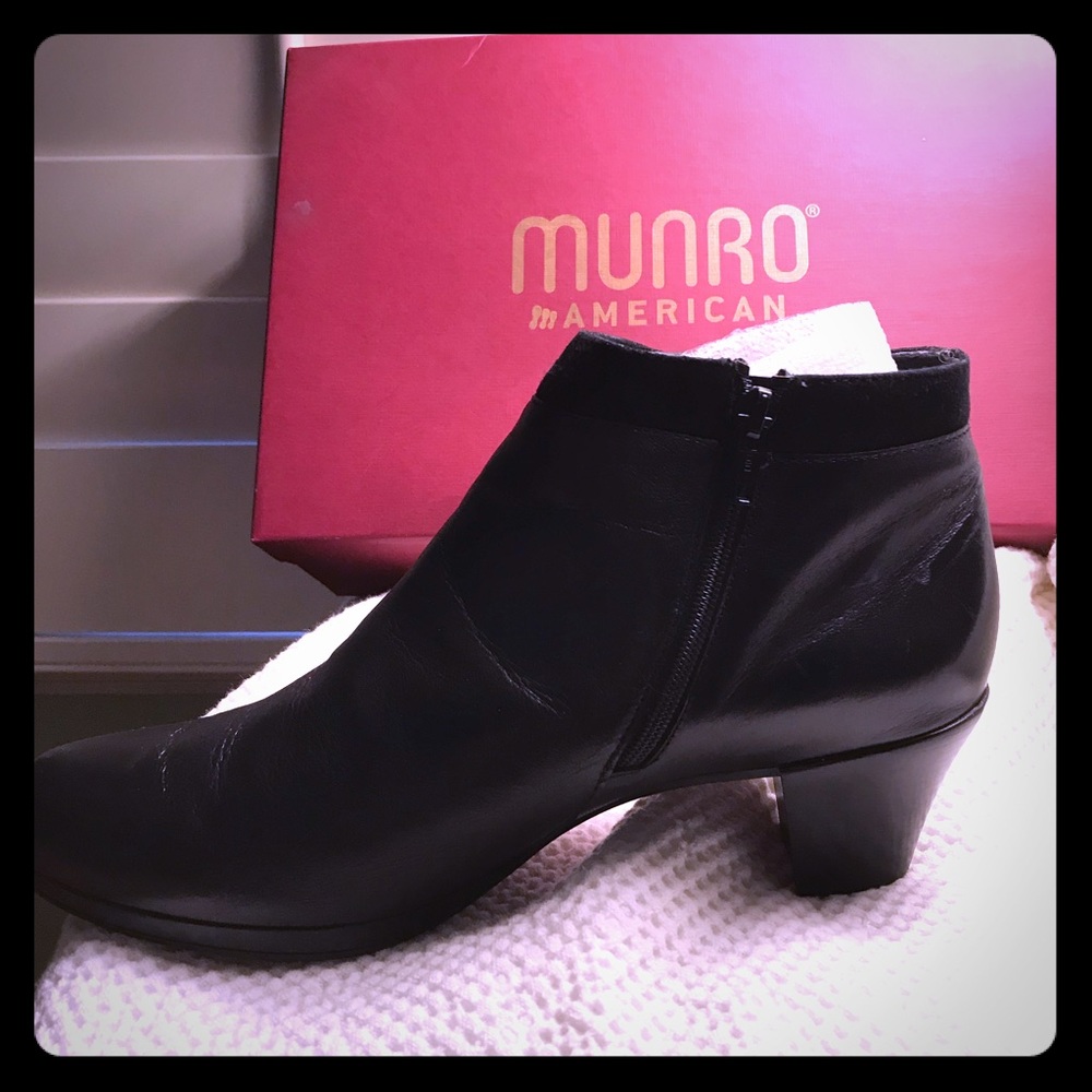 Munro black leather shorty bootsize 10 W